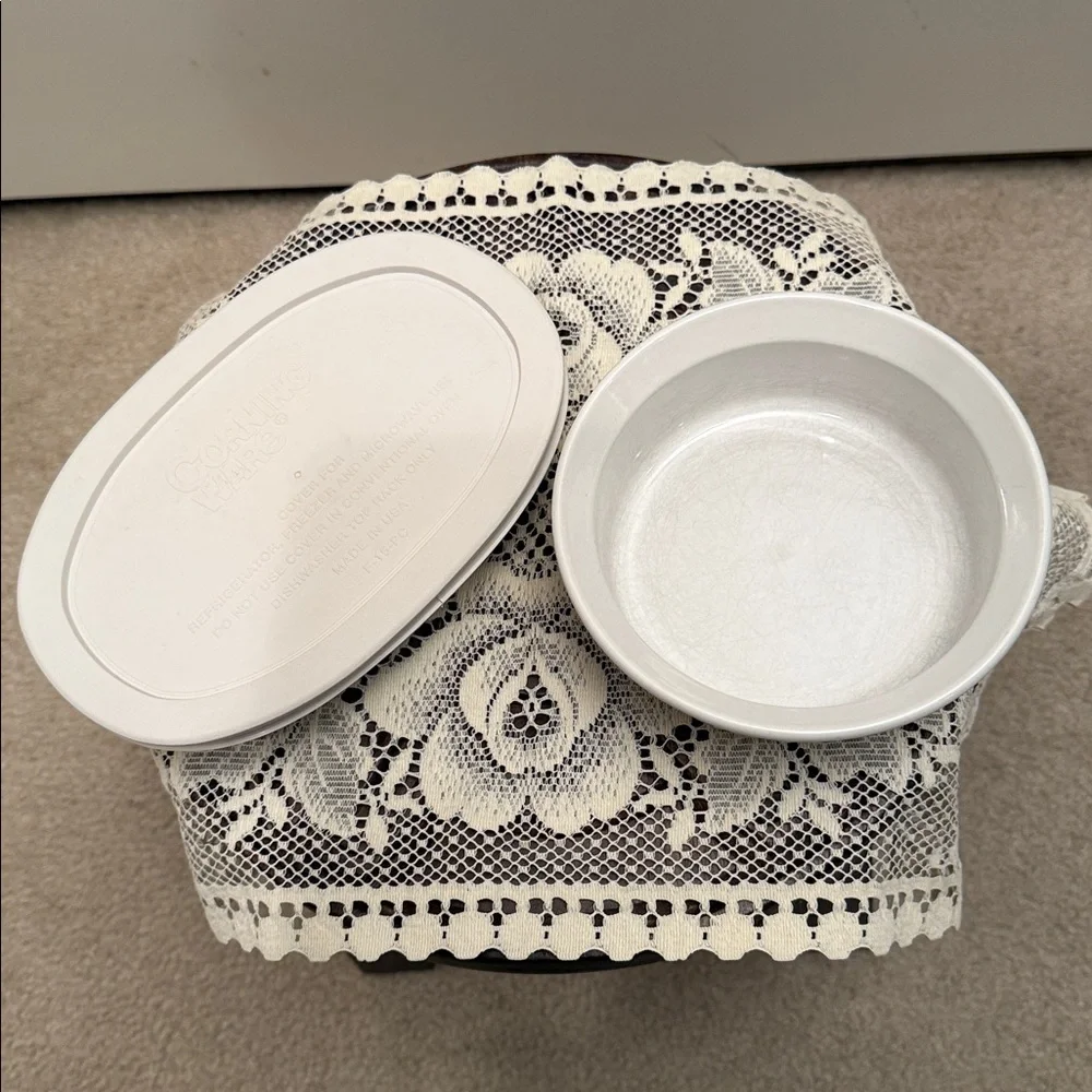 Corning Corelle - Oval Individual Covered Casserole & Round Bakeware Dish - Picture 4 of 8
